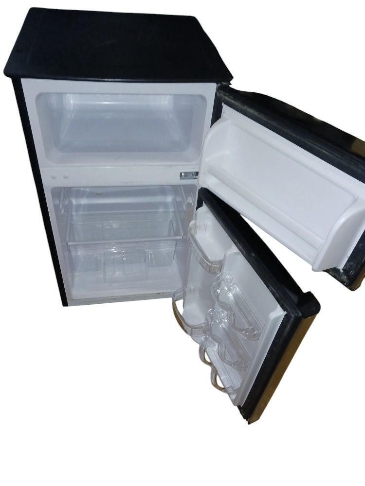 Magic Chef Mini Fridge