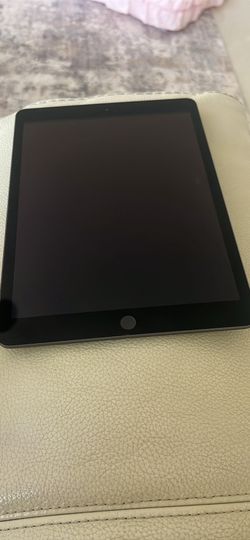 Apple iPad 7th Gen 128GB Space Gray Wi-Fi MW772LL/A