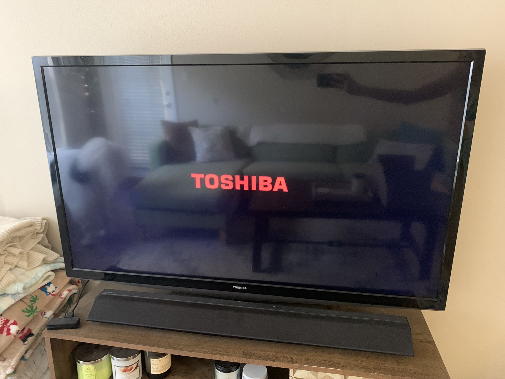 Toshiba 50 Inch 1080p HDTV & Sony Soundbar