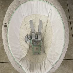 Graco Soothing Baby Rocker 
