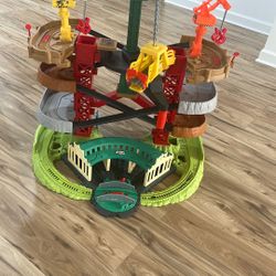 Thomas & Friends Trains & Cranes Super Tower, motorized train and track set for preschool kids ages 3 years and up