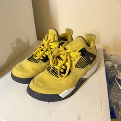 Assorted Kids Nike/Jordan beater Shoes. 