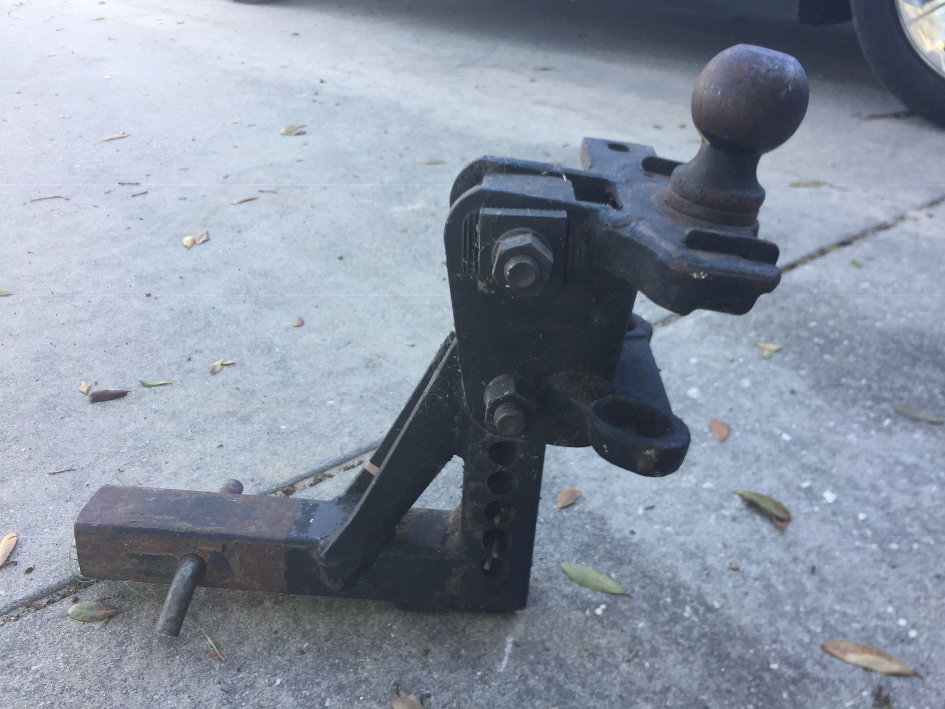 Heavy duty trailer hitch and ball adjustable levels