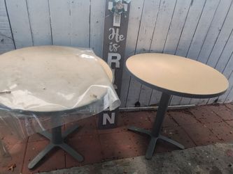 Used 2 coctel table