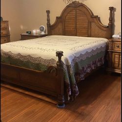 King size BEDROOM SET ( Deliver Available) 