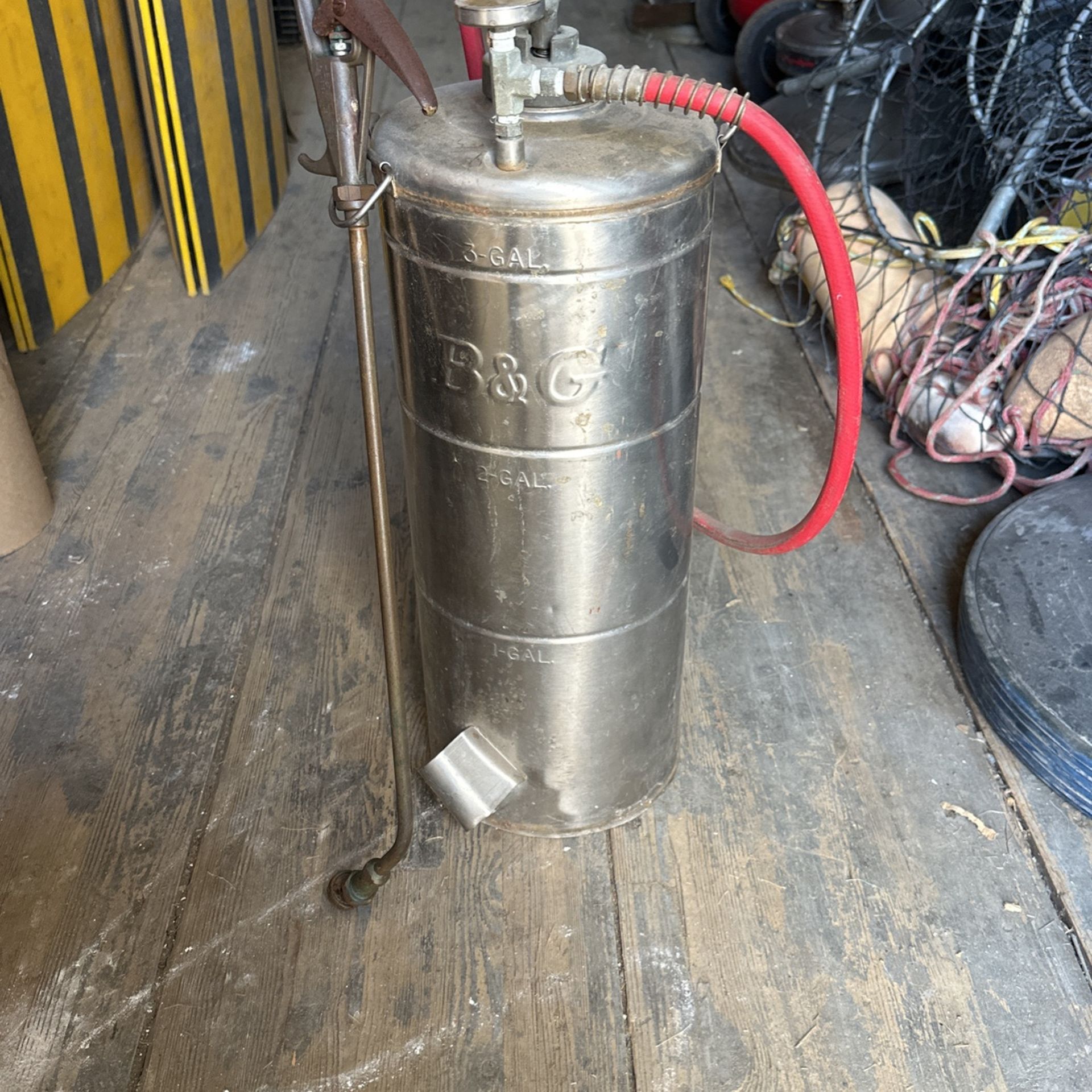 B&G 3 Gallon Metal Sprayer