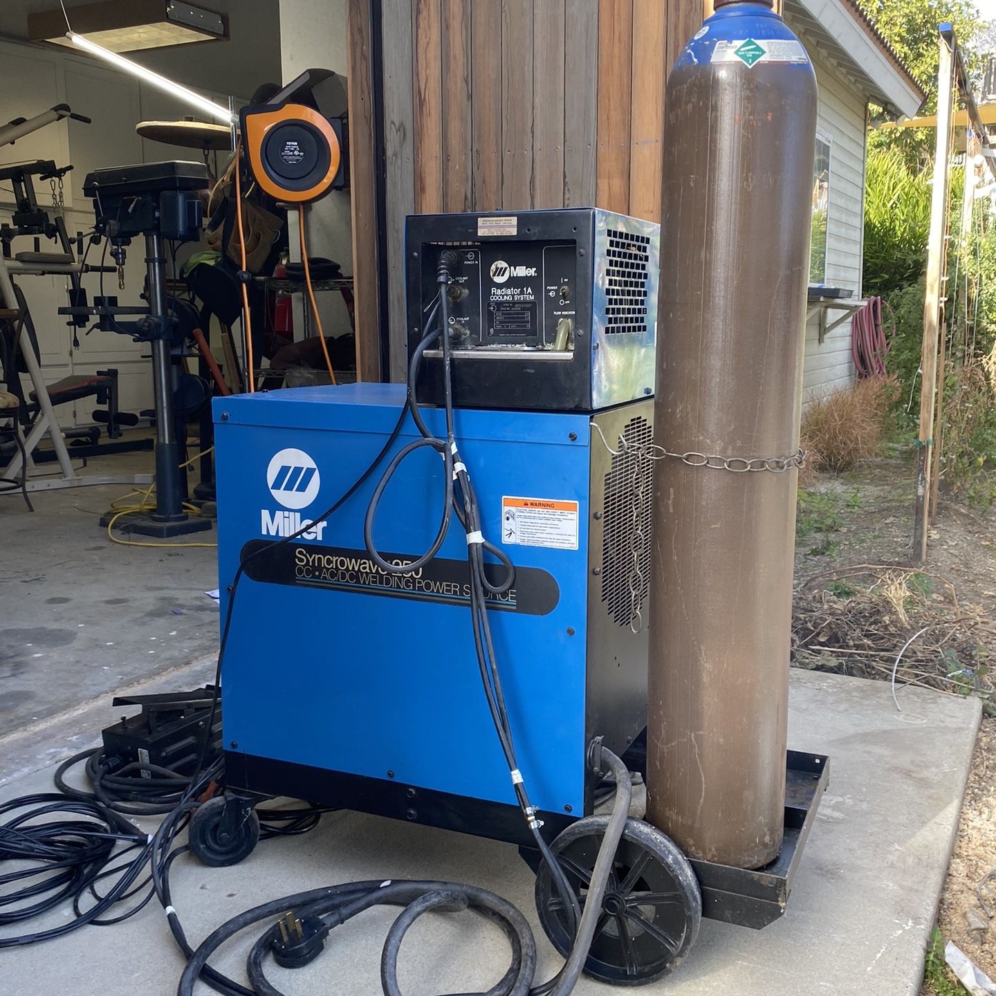 Miller syncrowave 250 AC/DC Welding power source 200/230/460 Volts Welder