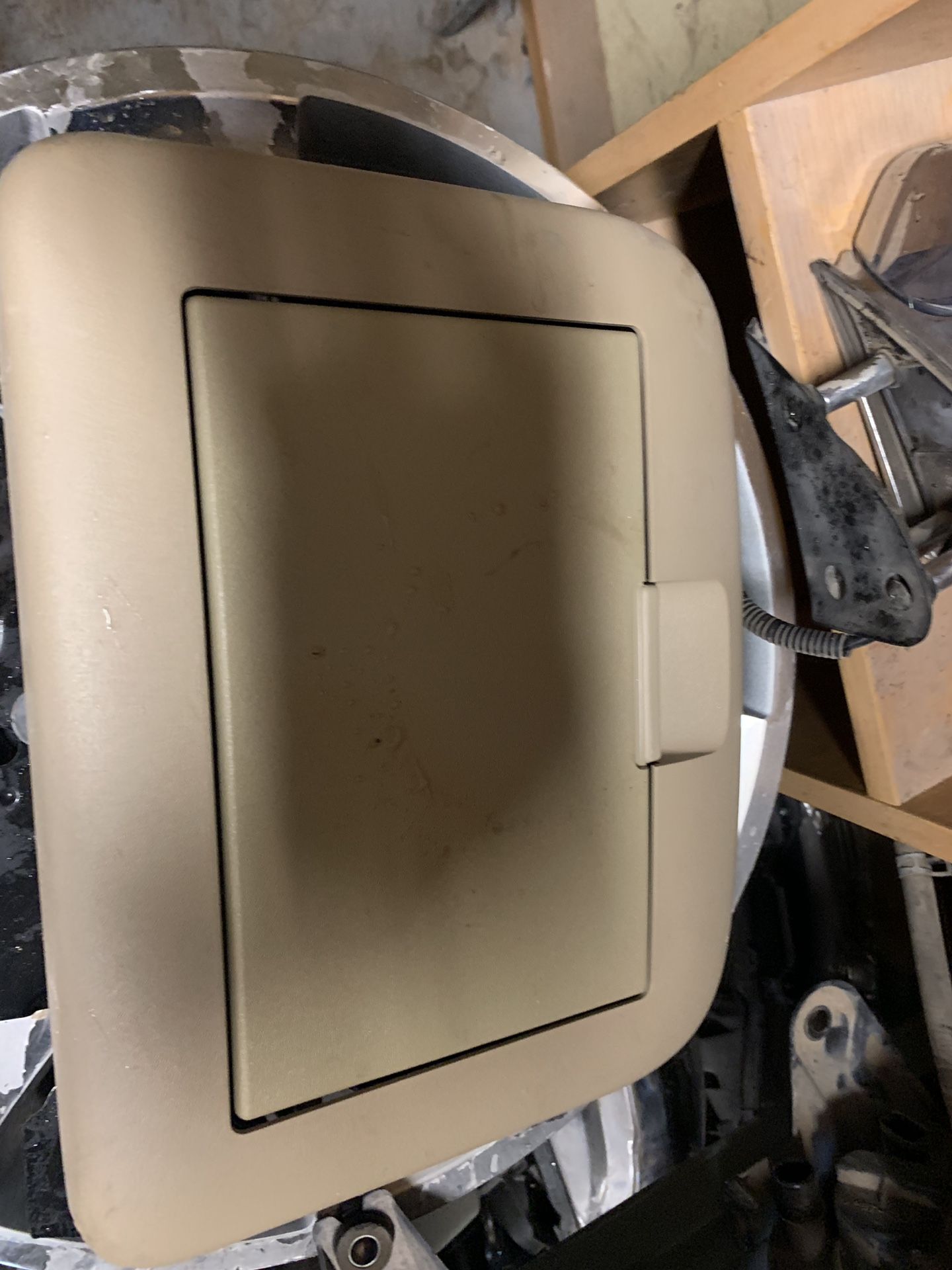 Nissan Quest tv screen