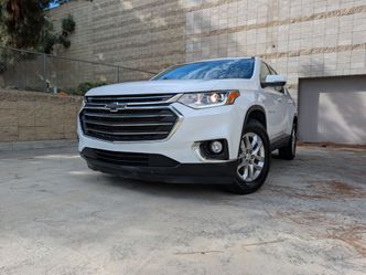 2021 Chevy Traverse Lt 7 passenger Suv very clean!