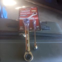 HUSKY  2- PIECE QUAD DRIVE  RATCHETING WRENCH SET 
