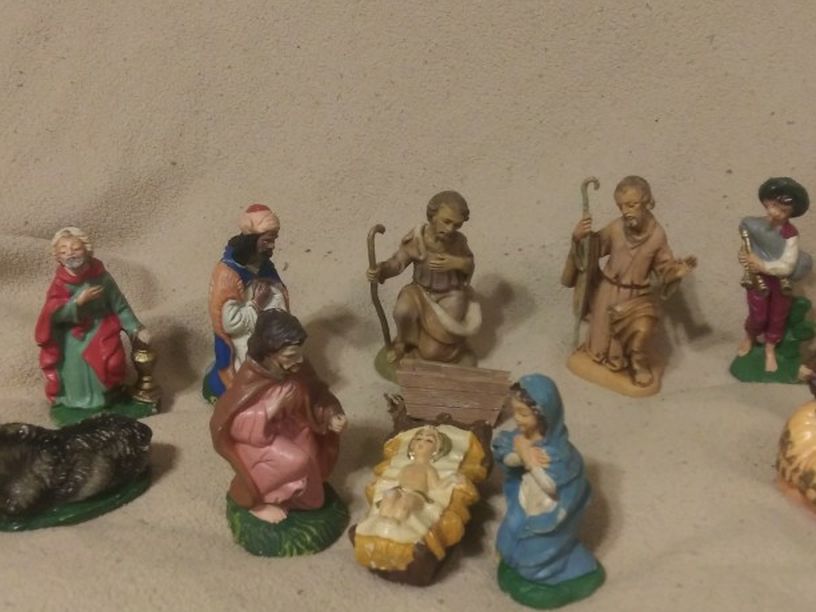 OLD EXTRA CLAY AND HARD PLASTIC CHRISTMAS NATIVITY FIGURES