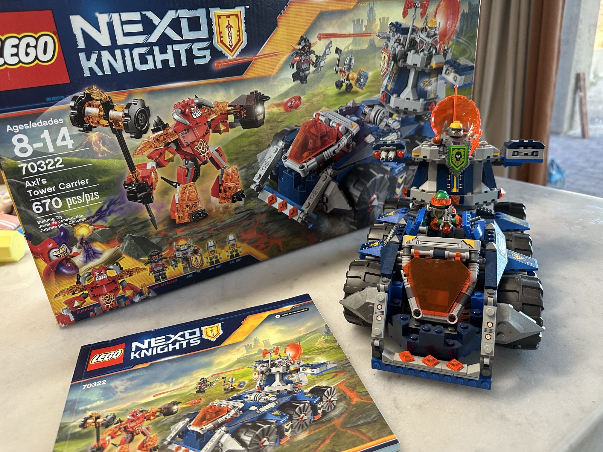 LEGO NexoKnights Axl's Tower Carrier 70322 Bonus Aaron Figure