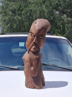 Exceptional wooden statue