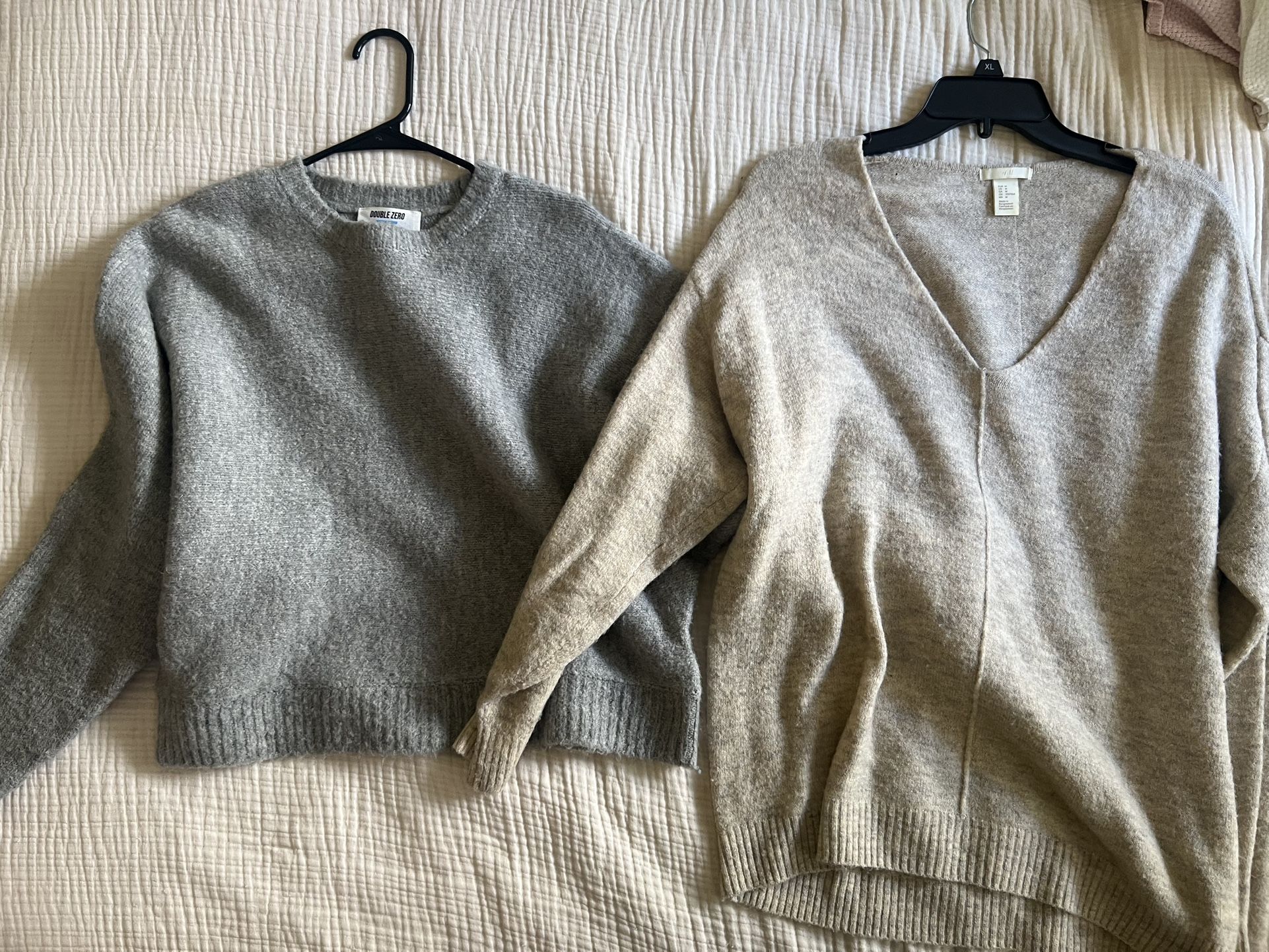 5 Women’s Sweaters (Medium)