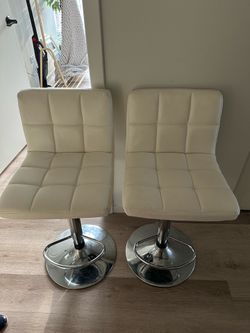 A pair of chair
