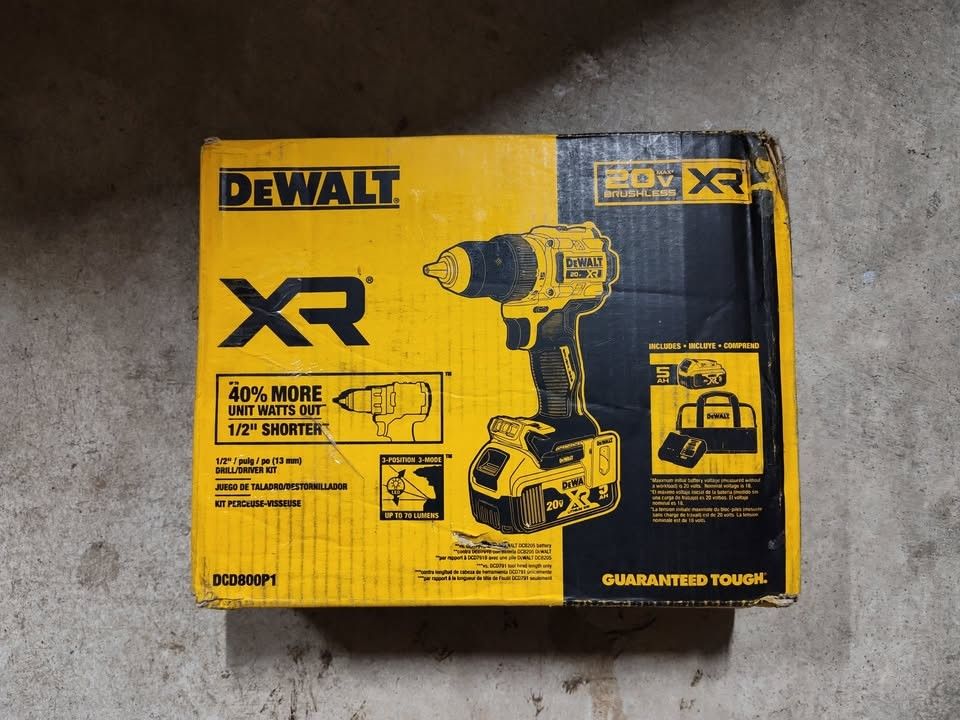 NEW DEWALT 20V MAX XR Lithium-Ion Cordless Compact 1/2 in. Drill/Driver Kit