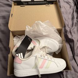 Like new adidas Grand Court White/Pink Sneakers size 4 kids