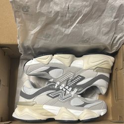 New Balance 9060 Size 4
