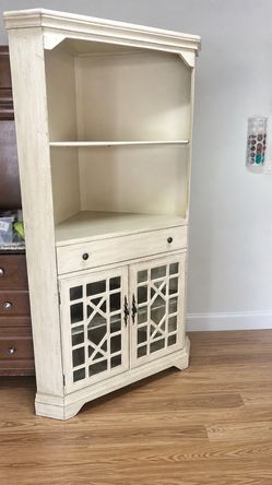 Like new!! Distressed Cream Corner Hutch Cabinet