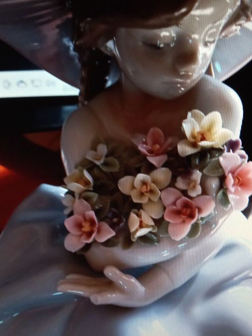 Lladro Fragrant Bouquet Figure