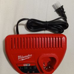 Milwaukee M12 CHARGER (NEW)