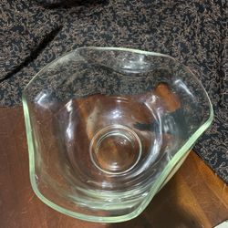 Vintage Anchor Hocking Clear Glass Bowl Scalloped Edge 10” Wide 5” Tall