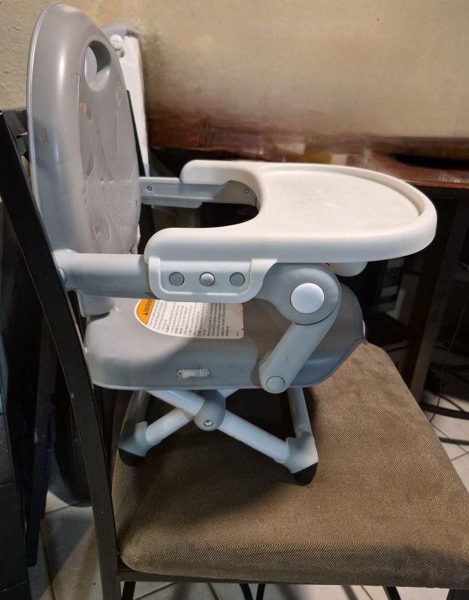 Chicco Pocket Snack Booster Seat