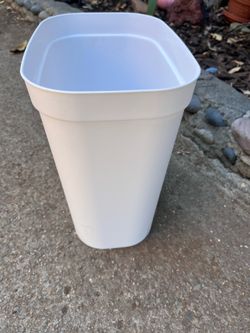 Trash can 🗑️ 2.5 gallon