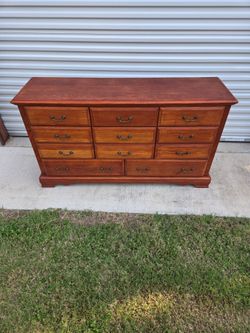 Dresser
