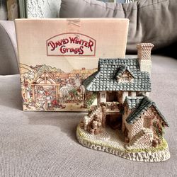 Vintage David Winter Coopers Cottage 1985