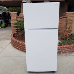 Insignia Refrigerator 18cu Ft 30x30x66 👌👍3 MONTHS WARRANTY 