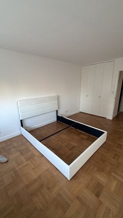 AllEwie Queen Size Lift-Up Hydraulic Storage Bed Frame – Like New