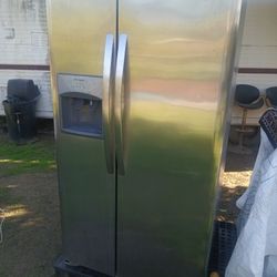 Frigidaire Refrigerator 