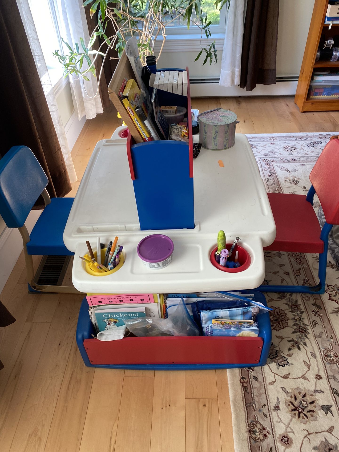 Students Partners Desk 