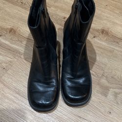 Woman’s Boots Size 9M