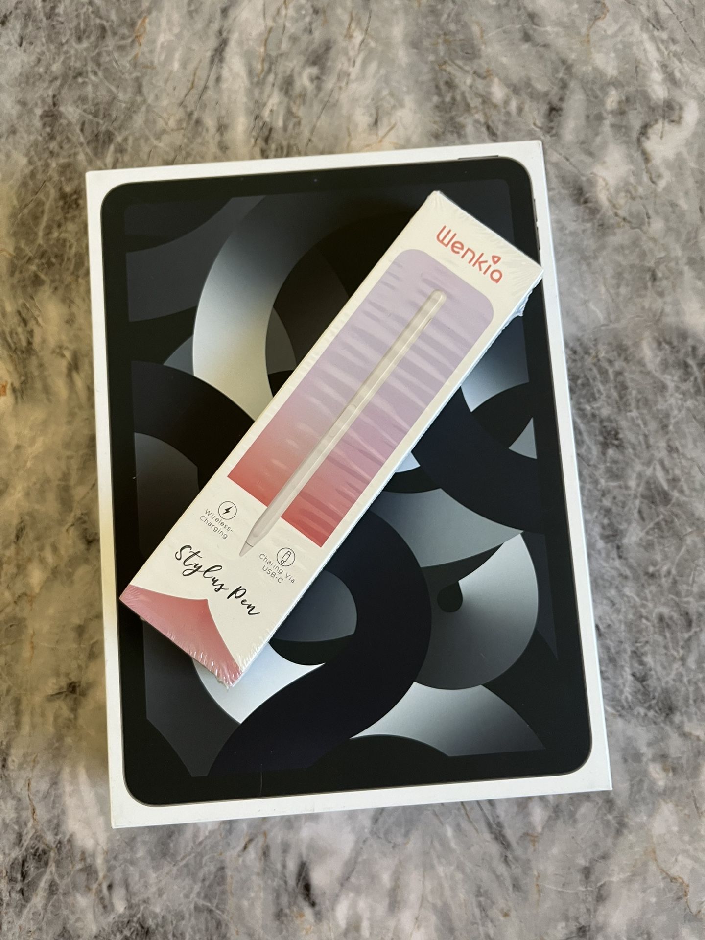 Apple iPad Air 5th Generation (M1 Chip) 256gb with Box, Pen And Keyboard