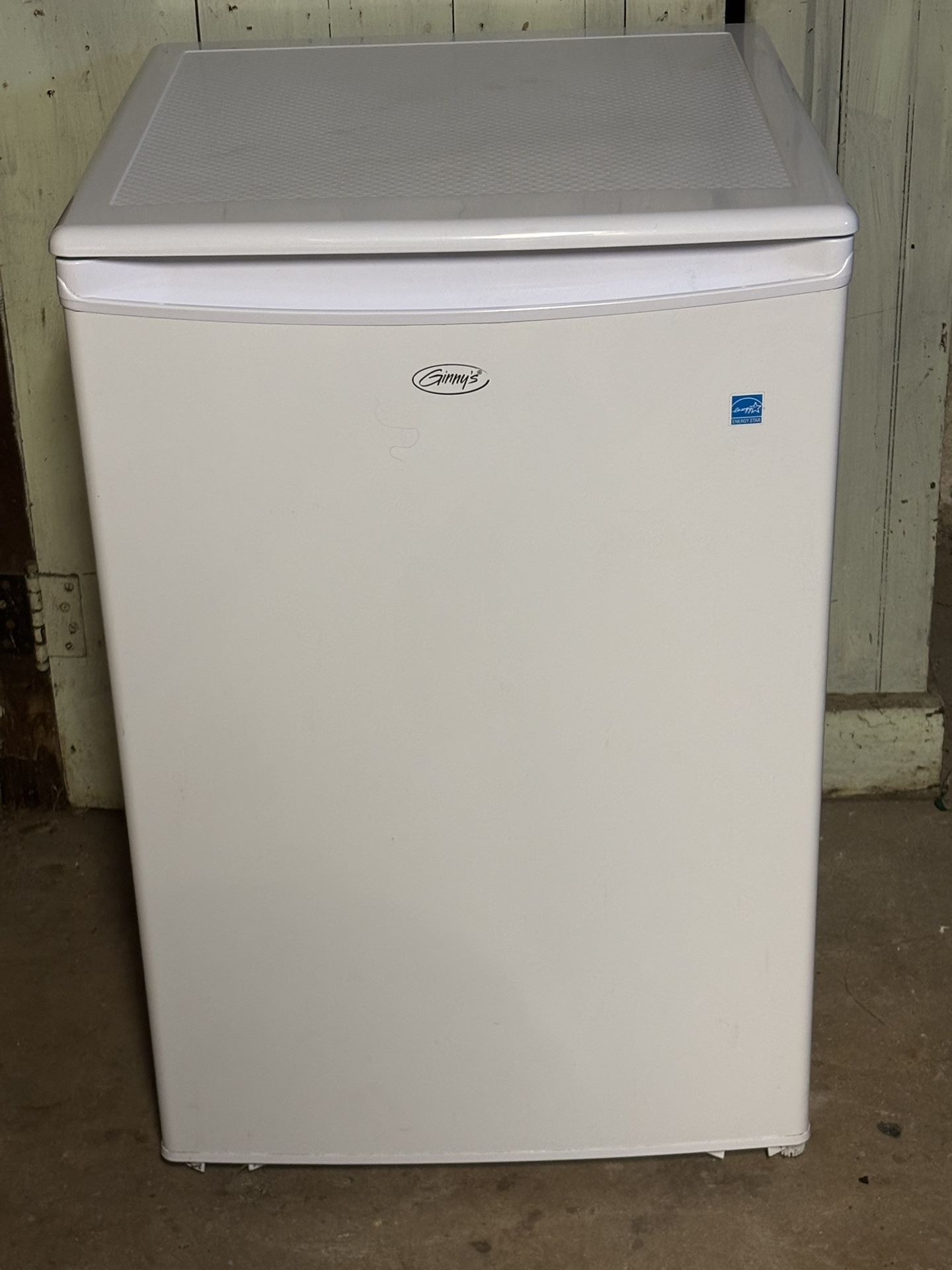 Energy Star (Ginny’s) Up Right Deep Freezer 