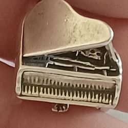 Vtg.sterling Silver "Grand Piano "Charm