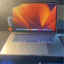 15inch Apple MacBook Pro With Extras 