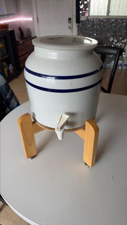 Ceramic water dispenser
