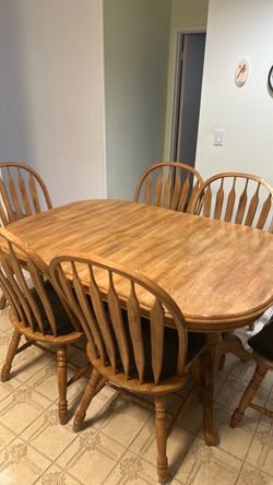 Solid oak dining table with 6 chairs