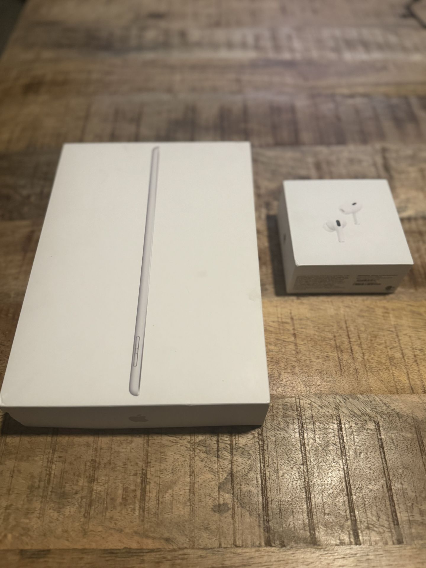 Apple IPad 8th Generation x Apple Airpod Pro 2