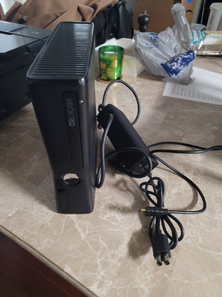 Xbox 360 Slim 250gb (No Controller)