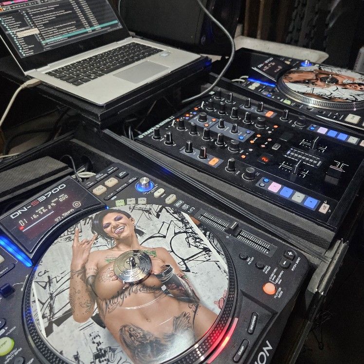 Dj System 2 Denon S3700 And Traktor Z2 Mixer With Battle Oddy Coffin