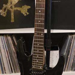 Dean Electric guitar 🎸 w/ Floyd Rose Tremelo