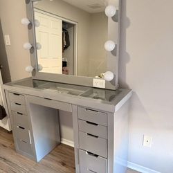 Makeup vanity