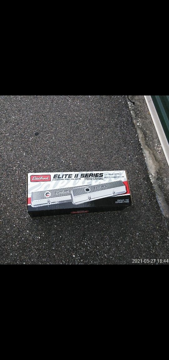 New Eldebrock Elite Chevy Small Block Valve Covers