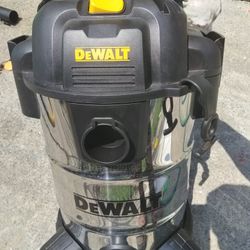 Brand New 8 Gallon DeWalt Shop Vac With All Attachments And Yellow Hose