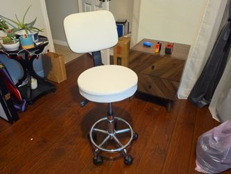 Rolling swivel chair