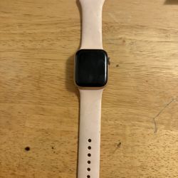 Apple Watch Series 4 40mm W/charger